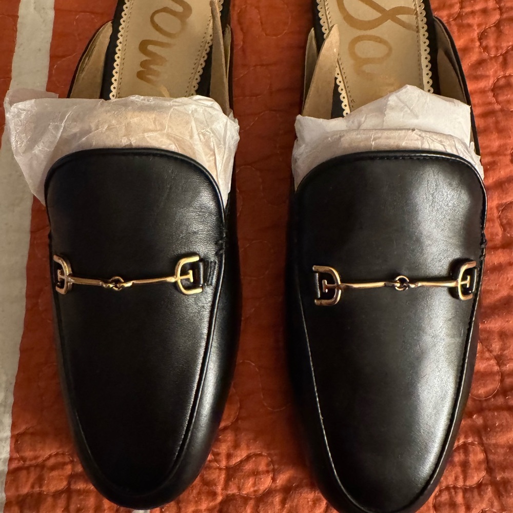 Woman’s Black Leather Mules